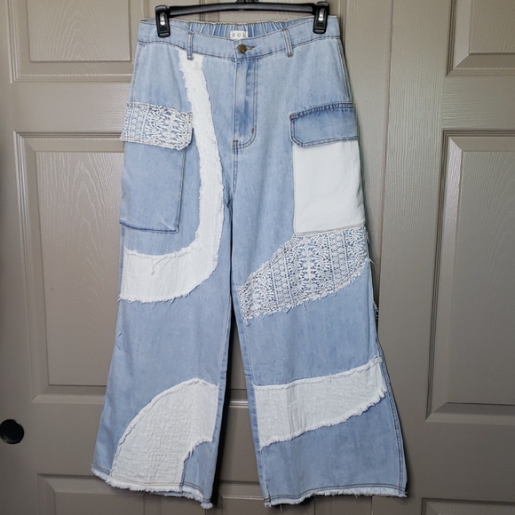 NWT POL Light Blue DenimCrochet Accent Wide Leg Jeans Size large